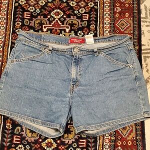 LEVIS NOUVEAU JEANS STRETCH SZ 14. DENIM  SHORTS.